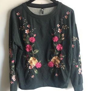 Floral Embroidered sweatshirt
